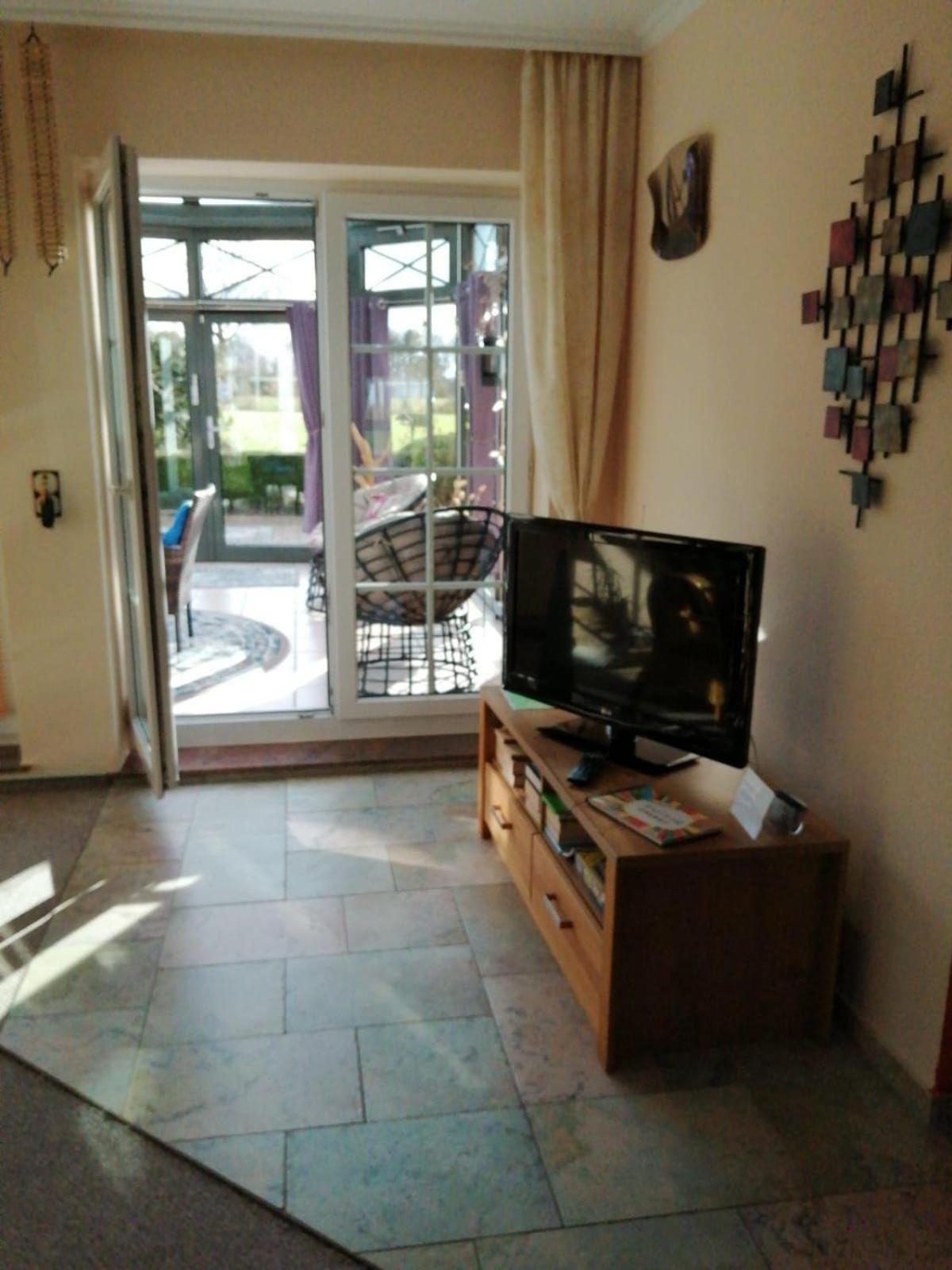 Haus-Schiffer-Ferienwohnung-Lilli Rhauderfehn エクステリア 写真